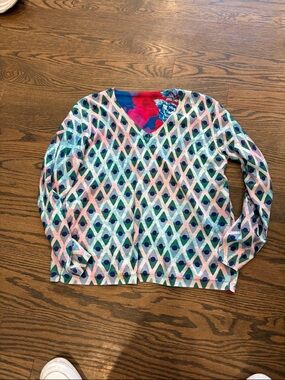 V-Neck Diamond-Print Sweater in Pink and Teal reversible